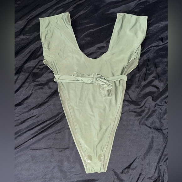 Prettylittlething Green high leg Bodysuit w/ waist tie NWT - Picture 5 of 7
